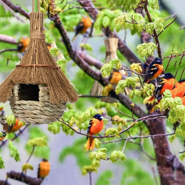 Hand-Woven Grass Bird House – Eco-Friendly Cozy Nest for Garden and Porch, Lightweight and Durable Shelter for Birds